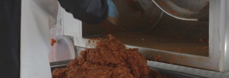 Ingredientes-naturales-vs.-embutidos-industriales